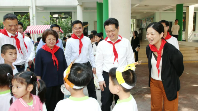 常州市領(lǐng)導(dǎo)看望少年兒童